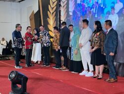 Peduli UMKM, Anton Timbang Raih Penghargaan Sultra Awards 2023