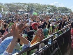 Puluhan Ribu Warga Muna dan Muna Barat Meriahkan Jalan Sehat HKTI Sultra
