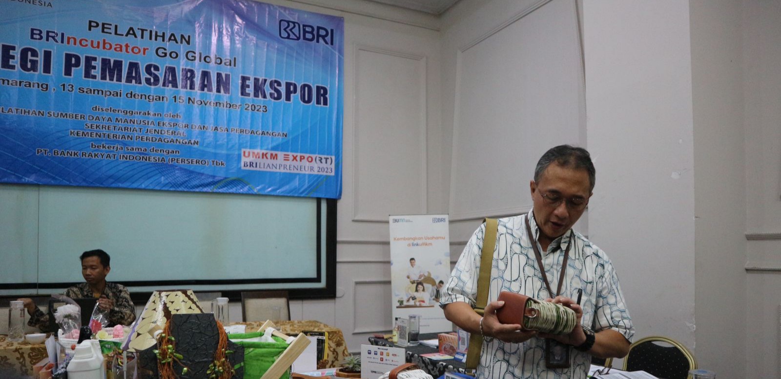 Menuju BRILIANPRENEUR 2023, BRI dan Kemendag Kolabs Latih UMKM Semarang Tembus Pasar Ekspor 1 Menuju BRILIANPRENEUR 2023, BRI dan Kemendag Kolabs Latih UMKM Semarang Tembus Pasar Ekspor
