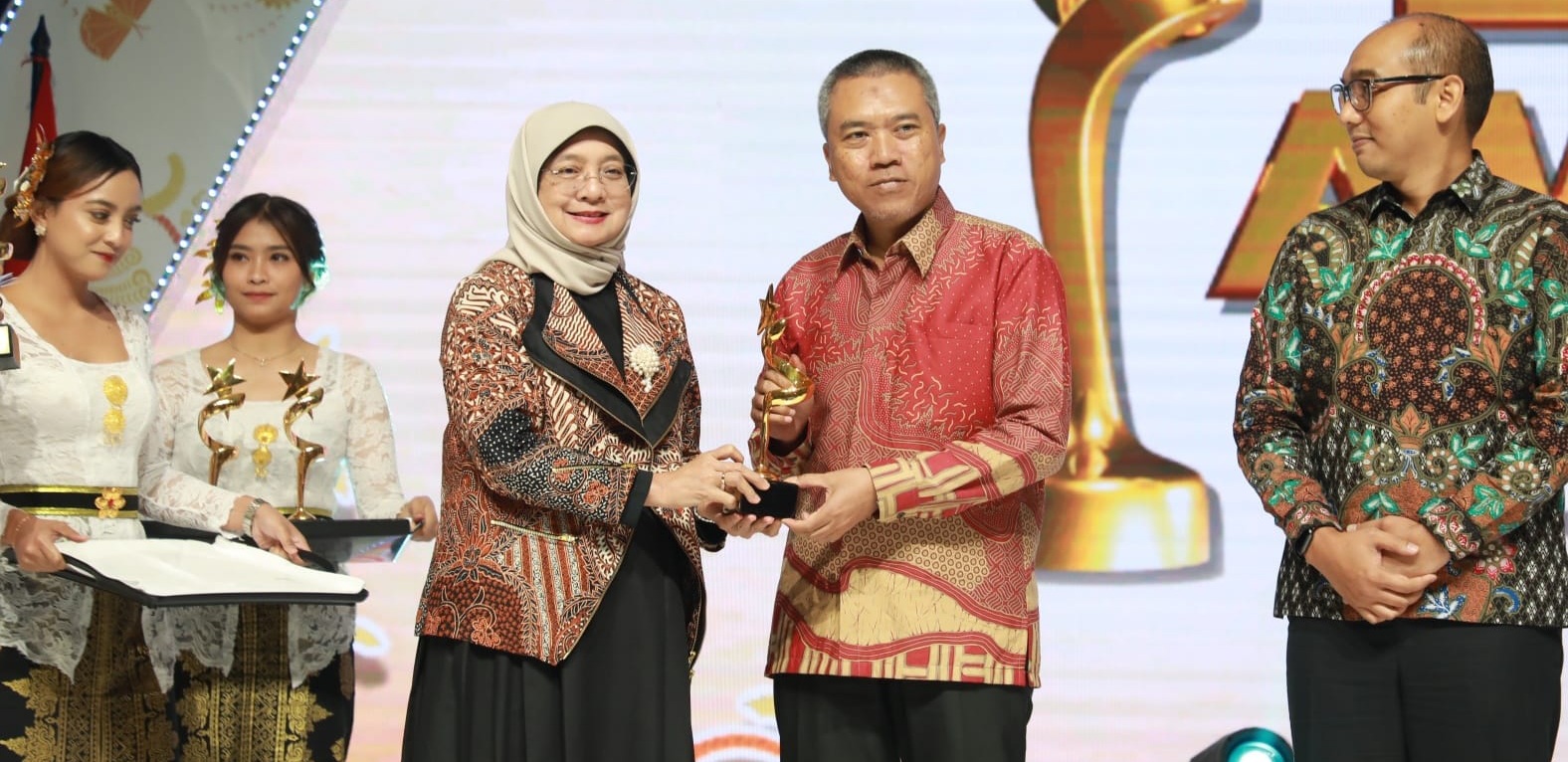 Inovatif & Gencar dalam Literasi Keuangan, BRI Peroleh Penghargaan Bergengsi dari LPS 1 Inovatif & Gencar dalam Literasi Keuangan, BRI Peroleh Penghargaan Bergengsi dari LPS