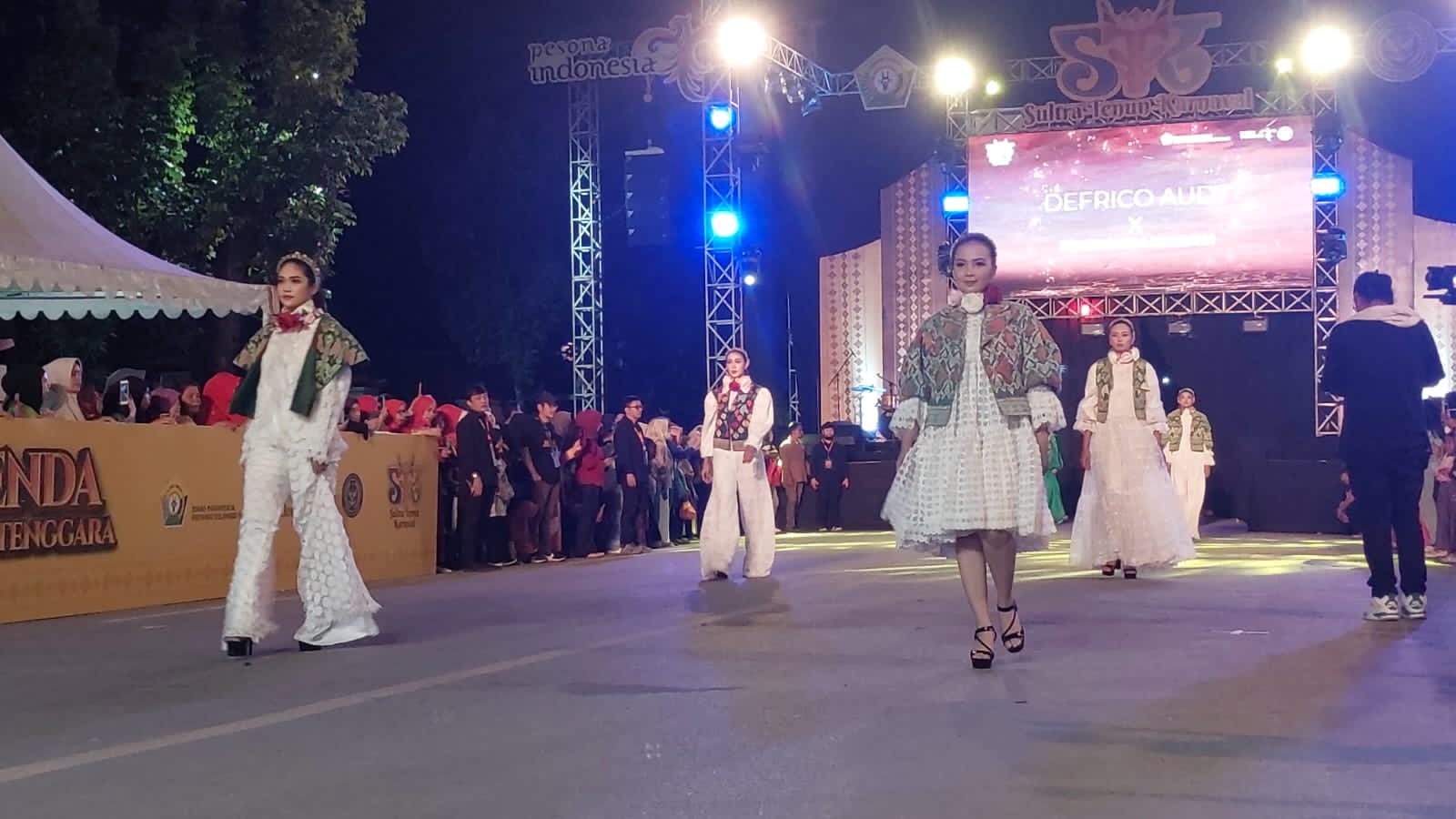 Sultra Tenun Karnaval 2023 Resmi Dibuka, Pj Gubernur Minta Tenun Terdaftar di KIK dan IG