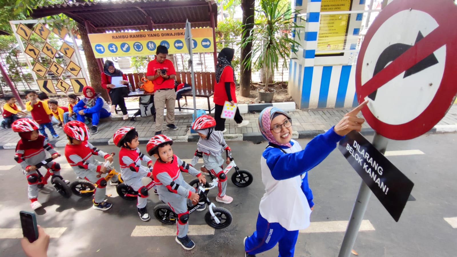 Yayasan AHM Bersama Taman Pintar dan Guru PAUD Kembangkan Model Pengajaran Safety Riding 1 Yayasan AHM Bersama Taman Pintar dan Guru PAUD Kembangkan Model Pengajaran Safety Riding