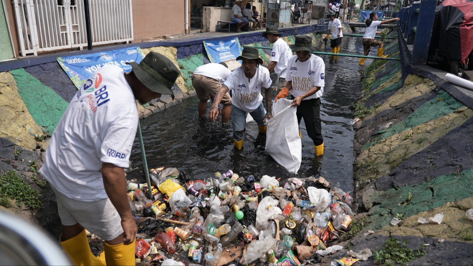 Jaga Kualitas Hidup, BRI Peduli Ajak Masyarakat Jaga Ekosistem Sungai dan Lingkungan 1 Jaga Kualitas Hidup, BRI Peduli Ajak Masyarakat Jaga Ekosistem Sungai dan Lingkungan