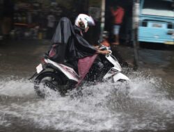 Asmo Sulsel Bagi Tips Berkendara Aman dan Nyaman di Musim Hujan