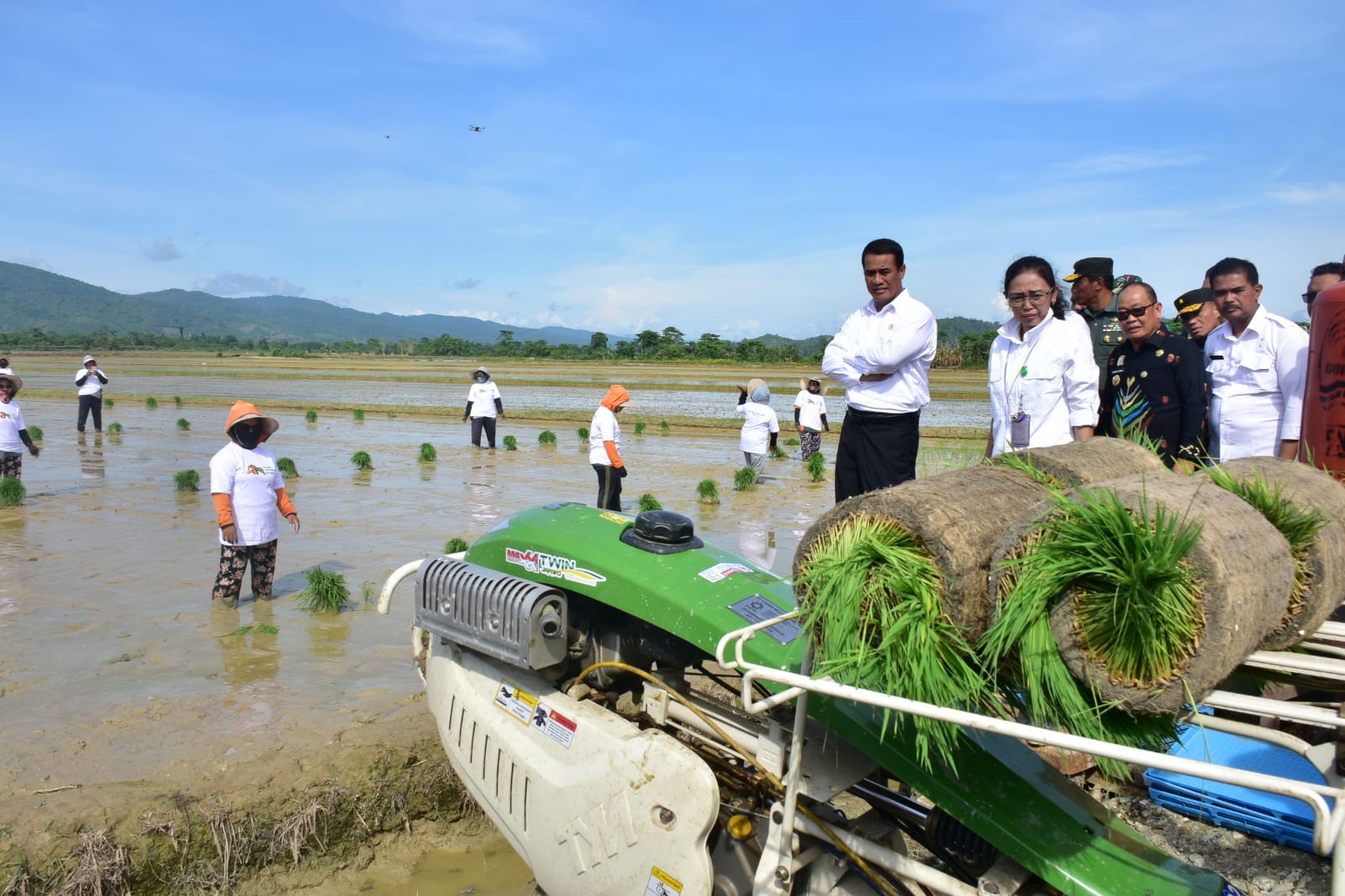 Pastikan Ketersediaan Pupuk Subsidi, Mentan Amran Dorong Petani Konawe Wujudkan Swasembada 1 Pastikan Ketersediaan Pupuk Subsidi, Mentan Amran Dorong Petani Konawe Wujudkan Swasembada