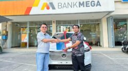 Pengusaha Asal Kendari Dapat Hadiah Utama Mobil dari Arisan Bank Mega Se-Indonesia