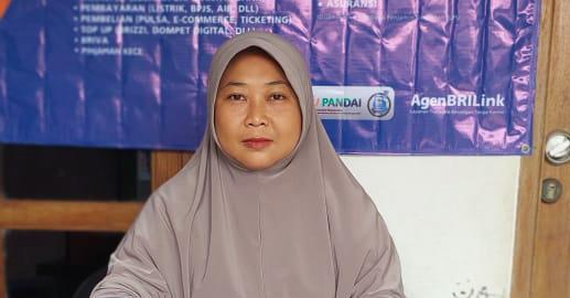 Kisah Agen Mitra UMi di Karawang, Tak Hanya Menambah Penghasilan Tapi Juga Bantu Ekonomi Warga Sekitar 1 Kisah Agen Mitra UMi di Karawang, Tak Hanya Menambah Penghasilan Tapi Juga Bantu Ekonomi Warga Sekitar