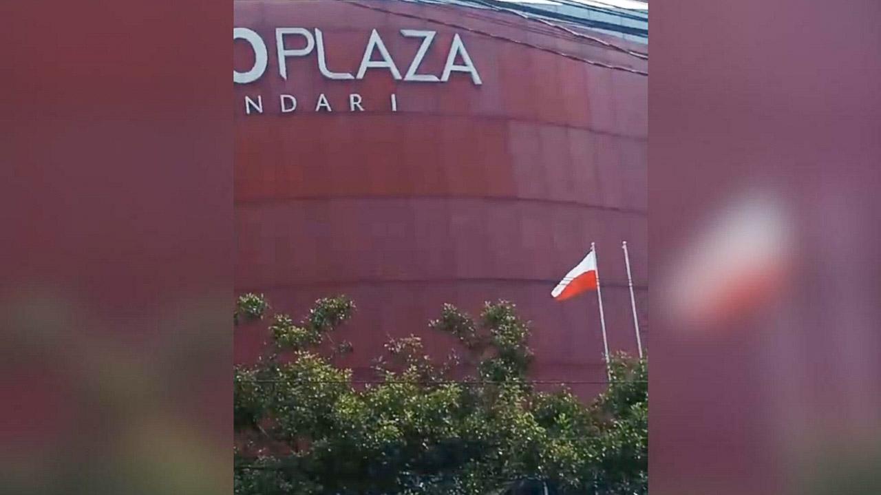 Viral Video Bendera Indonesia Terbalik di Lippo Plaza Kendari, Netizen: Ini Bendera Polandia