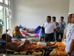 Pj Bupati Mubar Kunjungi Dua Warganya yang Dirawat di RS, Sebut Biaya Pengobatan Ditanggung BPJS sampai Sembuh