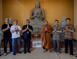 Peringati Hari Raya Waisak, BRI Peduli Salurkan Bantuan Sarana Pra-sarana Vihara dan Bagikan Sembako untuk Umat Buddha