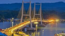 Breaking News: Pria Lompat dari Jembatan Teluk Kendari, Diduga Bunuh Diri, Korban Masih Dicari