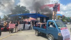 Tuntut Solusi dari Pj Wali Kota, Pedagang Eks-MTQ Demonstrasi dan Bangun Tenda di Tengah Jalan