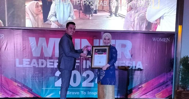 Dinilai Bawa Perubahan, Hartini Aziz Dianugerahi Pemimpin Perempuan Inspiratif