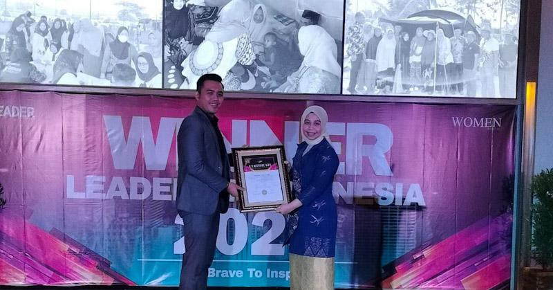 Dinilai Bawa Perubahan, Hartini Aziz Dianugerahi Pemimpin Perempuan Inspiratif
