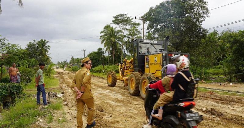 Jalan Pomburera Kolaka Timur Mulai Diperbaiki