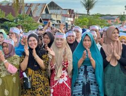 Ratusan Emak-emak di Lapulu Deklarasi Dukung Waode Nurhayati Maju Pilgub