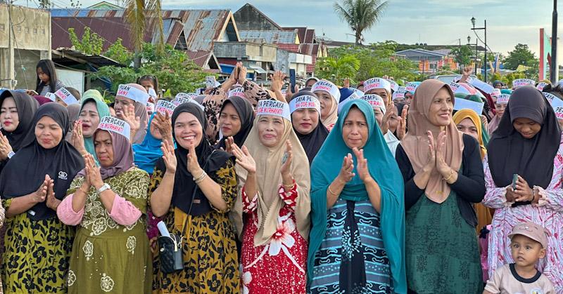 Ratusan Emak-emak di Lapulu Deklarasi Dukung Waode Nurhayati Maju Pilgub 1 Ratusan Emak-emak di Lapulu Deklarasi Dukung Waode Nurhayati Maju Pilgub