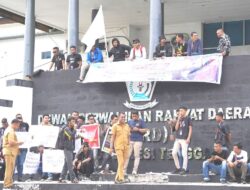 Tiga Organisasi Pers di Kendari Lakukan Aksi Tolak Pasal Kontroversi RUU Penyiaran
