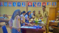 Dikbud Apresisasi Prestasi Siswa SMAN 4 Kendari di Malaysia dan Dorong Siswa Lain Lakukan Riset 11 Dikbud Apresisasi Prestasi Siswa SMAN 4 Kendari di Malaysia dan Dorong Siswa Lain Lakukan Riset