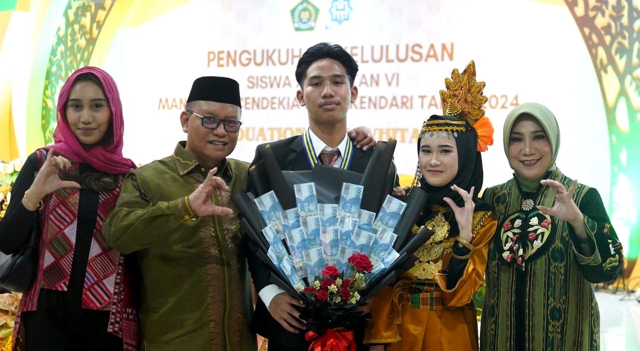 Anaknya Menyelesaikan Studi di MAN IC Kendari, Pj Bupati Kolaka Utara Bicara Pentingnya Asrama 1 Anaknya Menyelesaikan Studi di MAN IC Kendari, Pj Bupati Kolaka Utara Bicara Pentingnya Asrama