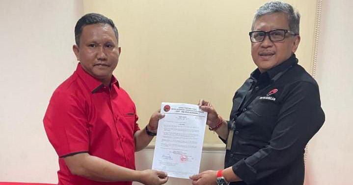 Terima Rekomendasi dari PDIP, La Ode Darwin Borong Partai Politik untuk Maju Pilkada Muna Barat 1 Terima Rekomendasi dari PDIP, La Ode Darwin Borong Partai Politik untuk Maju Pilkada Muna Barat