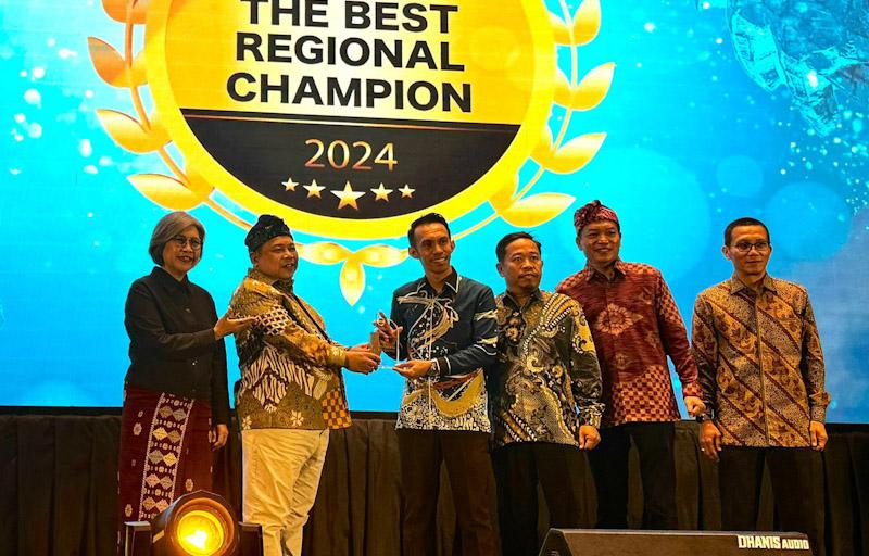 BPR Bahteramas Konsel Sabet Penghargaan Info Bank, Top BUMD Kategori Aset di Atas Rp25 Miliar 1 BPR Bahteramas Konsel Sabet Penghargaan Info Bank, Top BUMD Kategori Aset di Atas Rp25