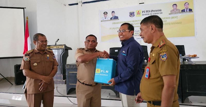 Pemadaman Listrik Warnai Penandatanganan MoU antara Pemkab Mubar dan PLN 1 Pemadaman Listrik Warnai Penandatanganan MoU antara Pemkab Mubar dan PLN