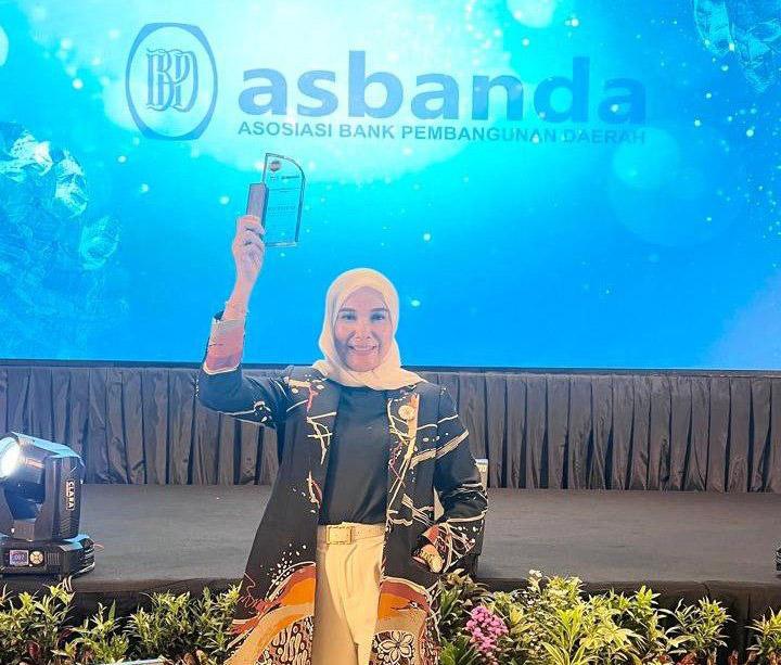 BPR Bahteramas Kolaka Diganjar Penghargaan TOP BUMD Kategori Aset di Atas Rp25 Miliar dari Info Bank