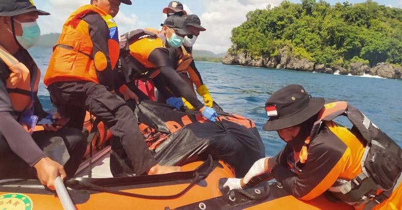 Wisatawan yang Hilang Terseret Ombak di Pantai Taipa Ditemukan Meninggal 1 Wisatawan yang Hilang Terseret Ombak di Pantai Taipa Ditemukan Meninggal