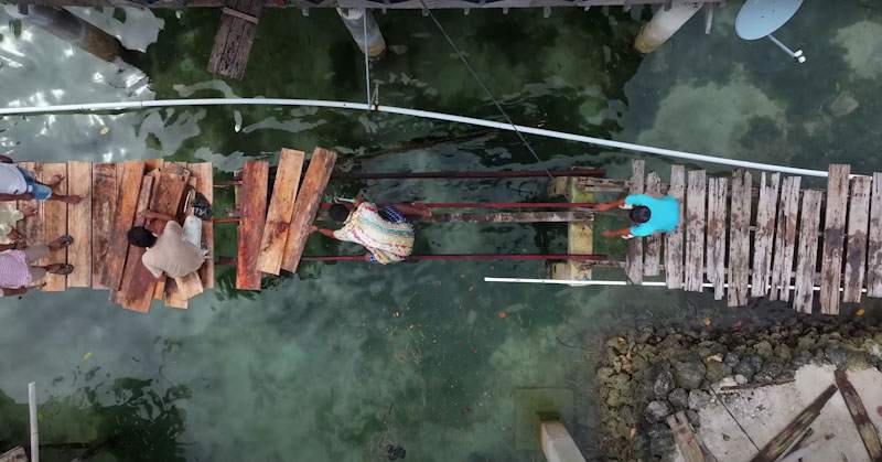 Youtuber Traveler Motor Asal Denmark Bantu Perbaikan Jembatan di Wakatobi 1 Youtuber Traveler Motor Asal Denmark Bantu Perbaikan Jembatan di Wakatobi