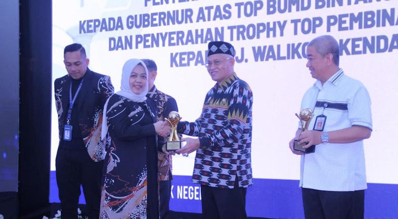 BPR Bahteramas Kendari Diapresiasi Karena Miliki Kinerja Baik Tahun Buku 2023 3 BPR Bahteramas Kendari Diapresiasi Karena Miliki Kinerja Baik Tahun Buku 2023