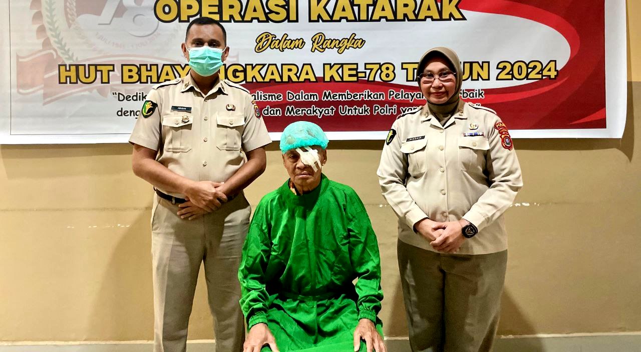 HUT Bhayangkara, Polda Sultra Sukses Beri Operasi Katarak Gratis untuk Lansia 1 HUT Bhayangkara, Polda Sultra Sukses Beri Operasi Katarak Gratis untuk Lansia