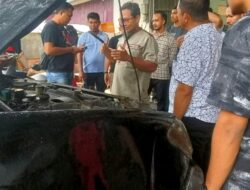 Orang Tak Dikenal Bakar Mobil di Depan Kampus UHO