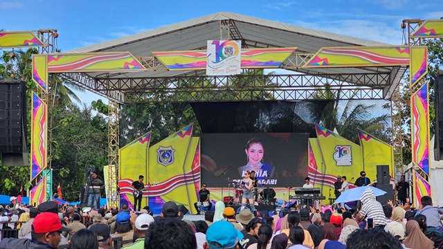 Fildan dan Kania Permatasari Sukses Hibur Ribuan Masyarakat Mubar 3 Fildan dan Kania Permatasari Sukses Hibur Ribuan Masyarakat Mubar