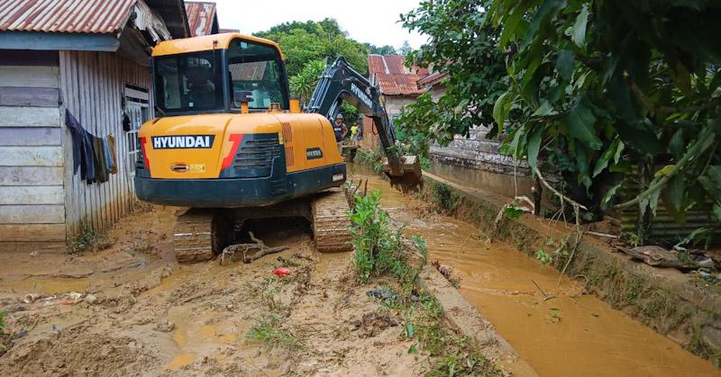 Warga Korban Banjir di Punggolaka Kendari Tuntut Pembangunan Perumahan A99 Dihentikan 1 Warga Korban Banjir di Punggolaka Kendari Tuntut Pembangunan Perumahan A99 Dihentikan