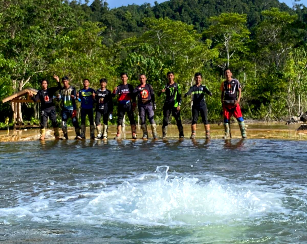 Menjelajah Sani-sani dengan Motor Trail
