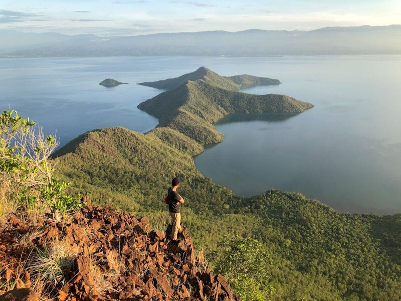 Menikmati Pendar Mentari di Padamarang 3 Puncak Padamarang.