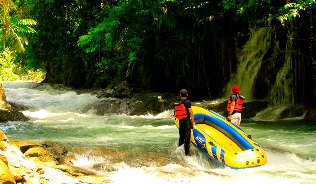 Menyingkap Tirai Air Terjun Tetewa