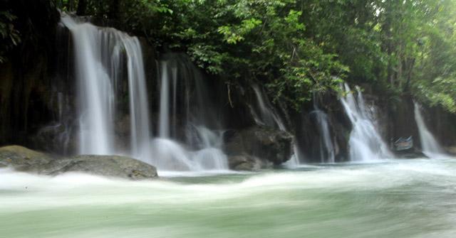 Menyingkap Tirai Air Terjun Tetewa