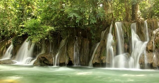 Menyingkap Tirai Air Terjun Tetewa