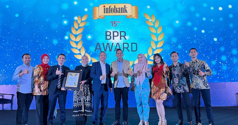 BPR Bahteramas Konsel Jadi BPR Terbaik Versi Infobank 2024 dengan Aset 25 hingga 50 Miliar Rupiah