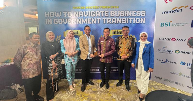 Pemprov Sultra Jempol Empat BPR Bahteramas yang Terima Infobank Award 2024 3 Pemprov Sultra Jempol Empat BPR Bahteramas yang Terima Infobank Award 2024