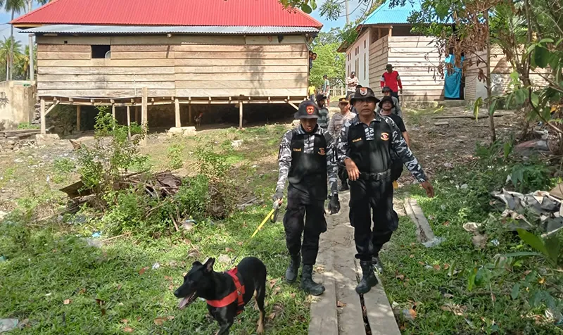 Polisi Kerahkan Anjing Pelacak Cari Orang Hilang di Hutan Labunia Muna 1 Polisi Kerahkan Anjing Pelacak Cari Orang Hilang di Hutan Labunia Muna