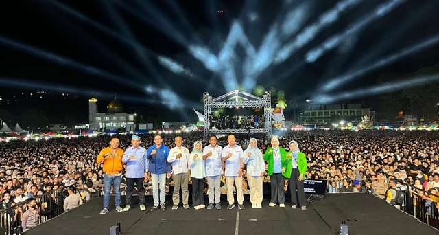Deklarasi Andi Sumangerukka dan Hugua di Kendari Menarik Ribuan Massa