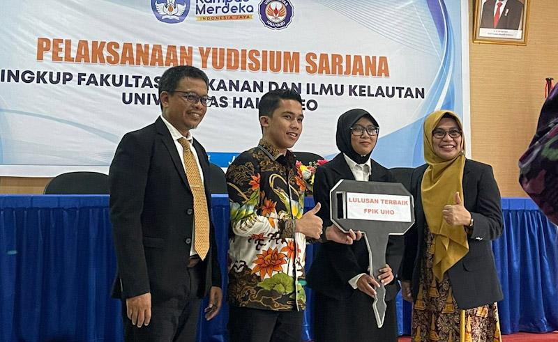 Lulusan Terbaik FPIK UHO Dapat Hadiah Motor 1 Lulusan Terbaik FPIK UHO Dapat Hadiah Motor