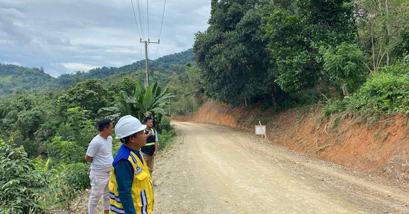 Pemkab Koltim Mulai Aspal Ruas Jalan Solewatu-Wesalo 1 Pemkab Koltim Mulai Aspal Ruas Jalan Solewatu-Wesalo