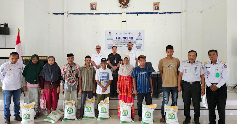 Bulog Raha Salurkan Bantuan Pangan Beras Tahap III, Sasar 9.922 KPM di Mubar 1 Bulog Raha Salurkan Bantuan Pangan Beras Tahap III, Sasar 9.922 KPM di Mubar