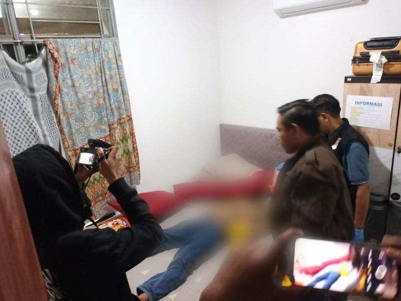 Seorang Pria di Kendari Ditemukan Tewas di Kantornya, Sempat Mengeluh Sakit 1 Seorang Pria di Kendari Ditemukan Tewas di Kantornya, Sempat Mengeluh Sakit