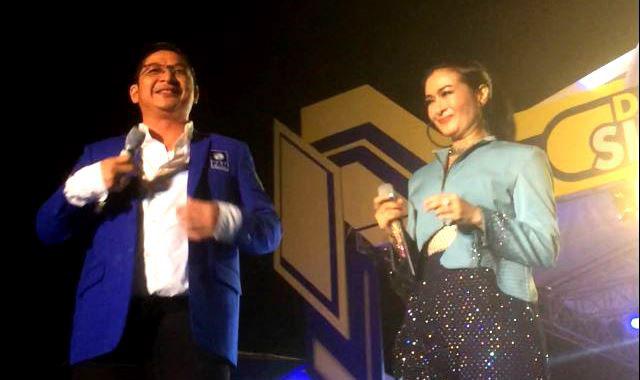 Siska-Sudirman Gelar Mega Konser di Kendari, Penonton Penuh Antusiasme 1 Siska-Sudirman Gelar Mega Konser di Kendari, Penonton Penuh Antusiasme