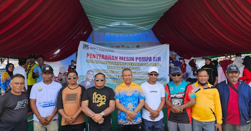 Pj Bupati Mubar Serahkan Bantuan 45 Unit Mesin Pompa Air kepada Kelompok Tani
